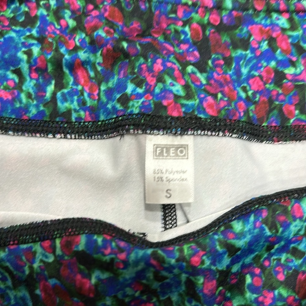 Fleo Shorts - Picture 3 of 3